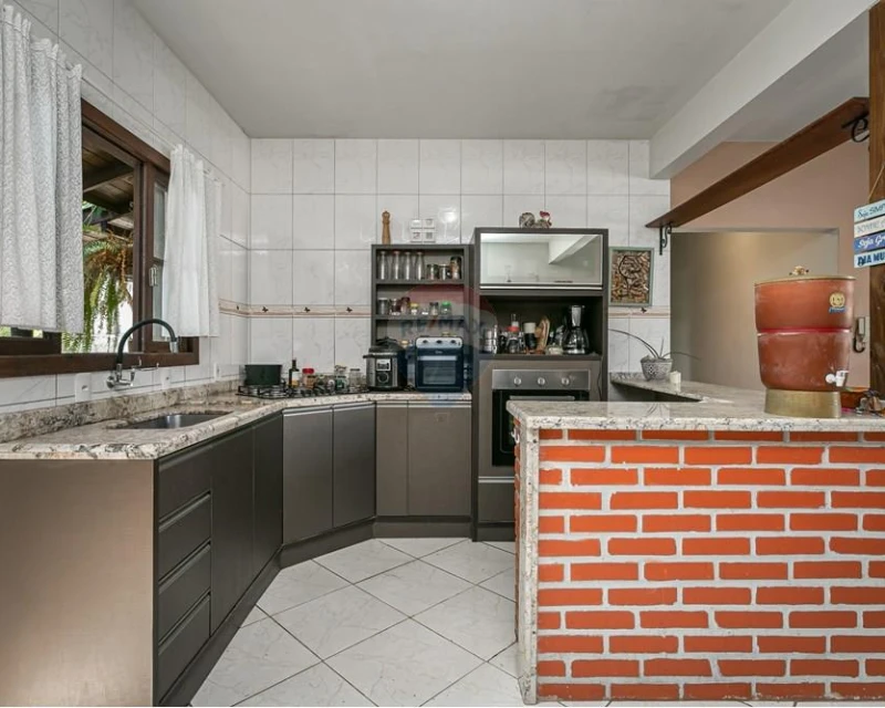 Casa 4 Quartos à Venda no Campeche, Florianópolis — Terreno de 580 m² — Campeche