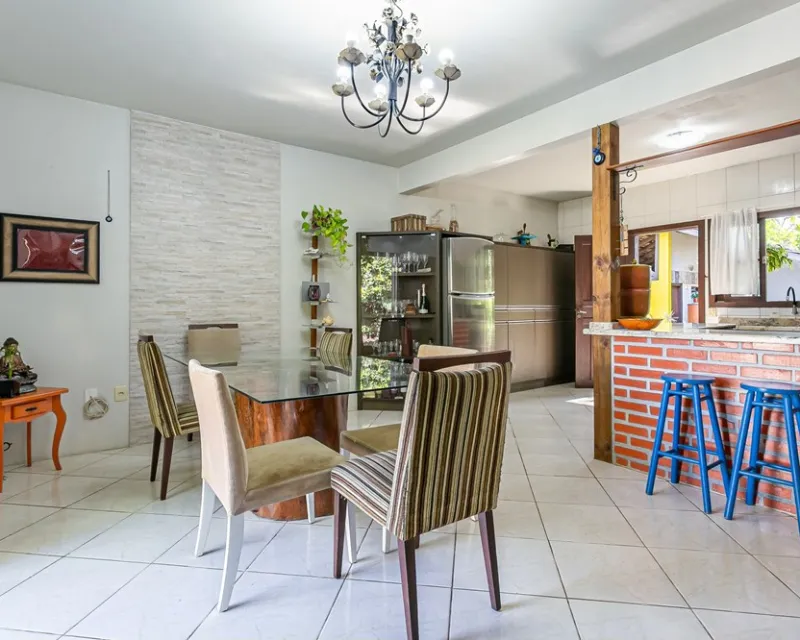 4-Bedroom House for Sale in Campeche, Florianópolis — 580 m² Lot — Campeche