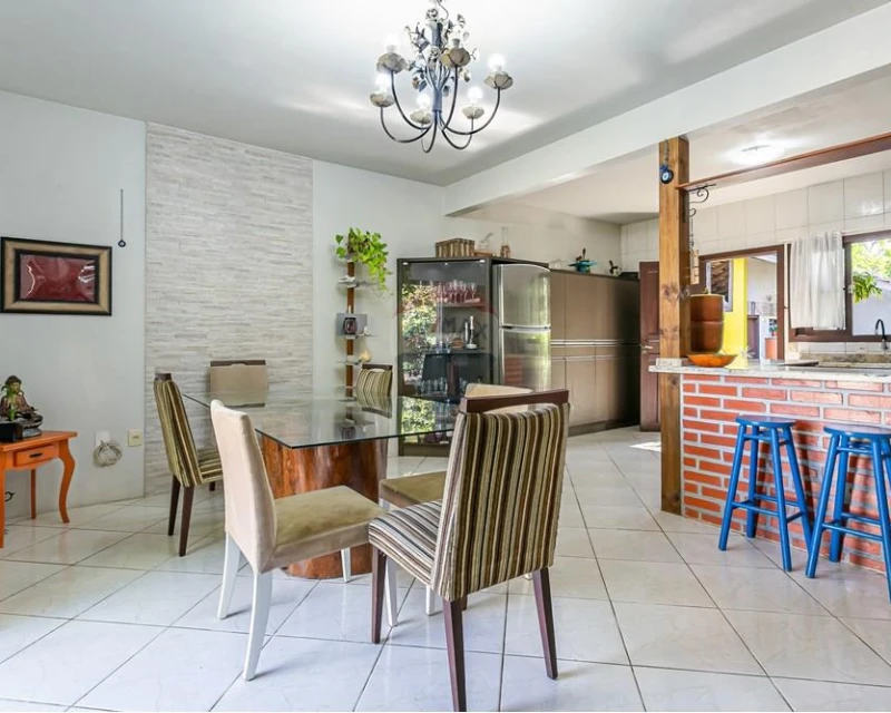Casa 4 Quartos à Venda no Campeche, Florianópolis — Terreno de 580 m² — Campeche