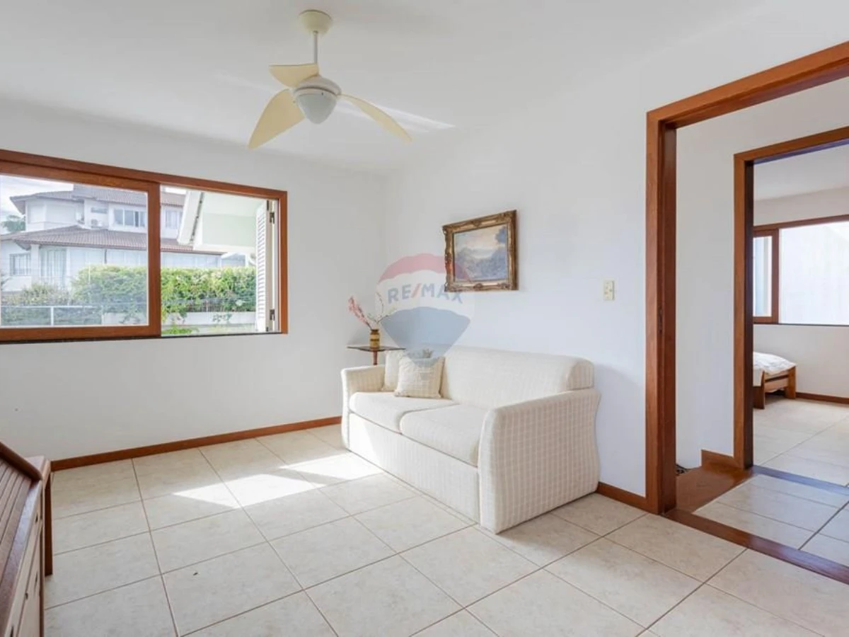 Casa 3 Dormitórios com Vista para a Baía Norte — João Paulo, Florianópolis