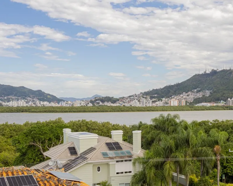 Casa 3 Dormitórios com Vista para a Baía Norte — João Paulo, Florianópolis — João Paulo