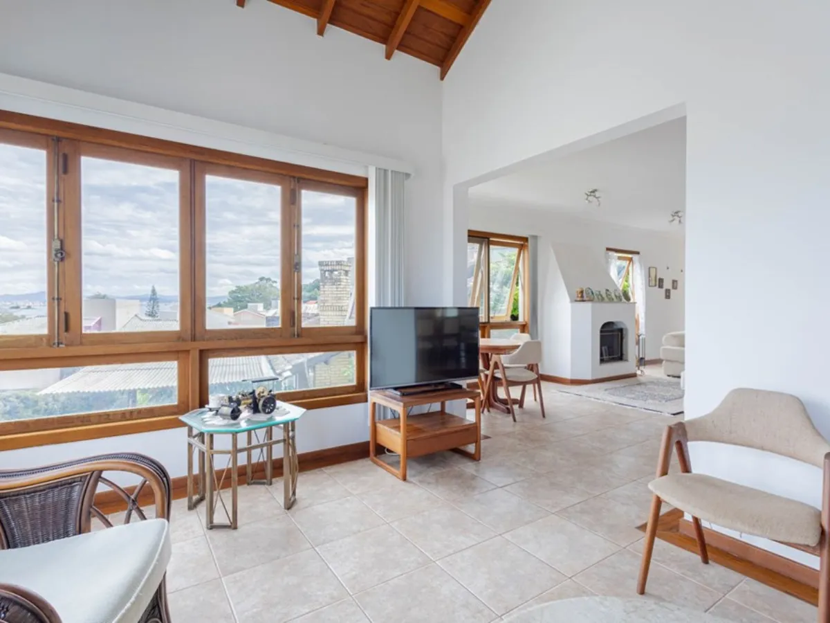 Casa 3 Dormitórios com Vista para a Baía Norte — João Paulo, Florianópolis — João Paulo