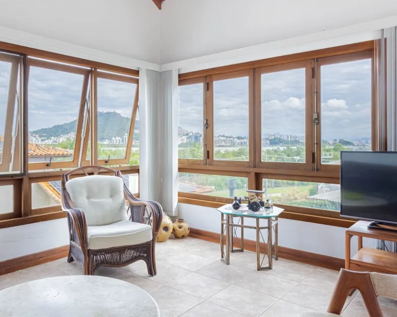 Casa 3 Dormitórios com Vista para a Baía Norte — João Paulo, Florianópolis — João Paulo