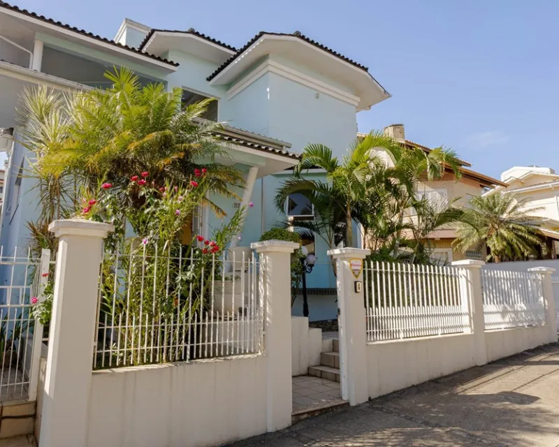 Casa de Condomínio 5 Dormitórios à Venda no João Paulo, Florianópolis — João Paulo