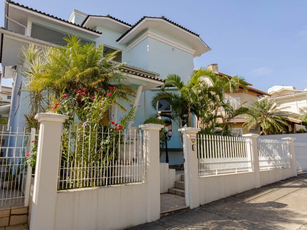Casa de Condomínio 5 Dormitórios à Venda no João Paulo, Florianópolis — João Paulo