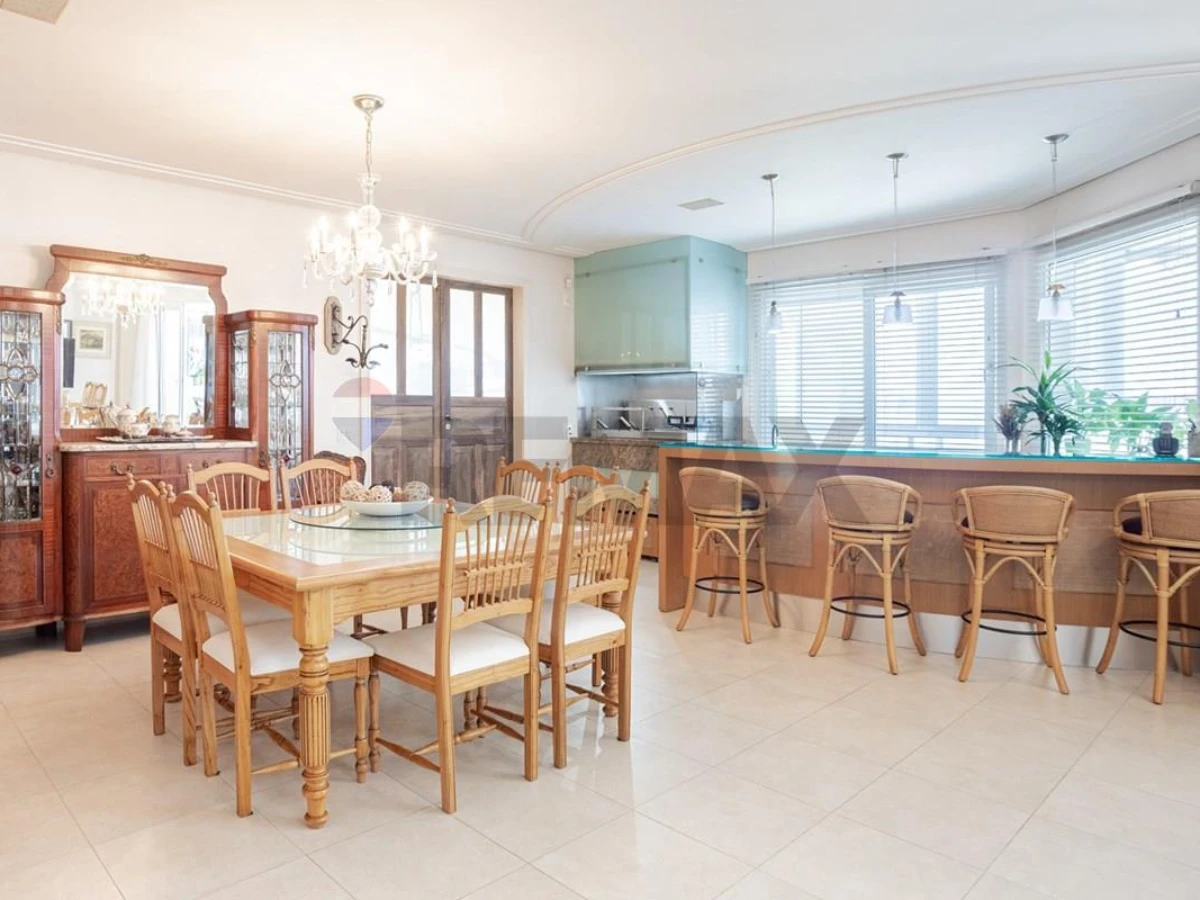 Casa Frente Mar em Cacupé, Florianópolis — 5 Suítes, 505 m²