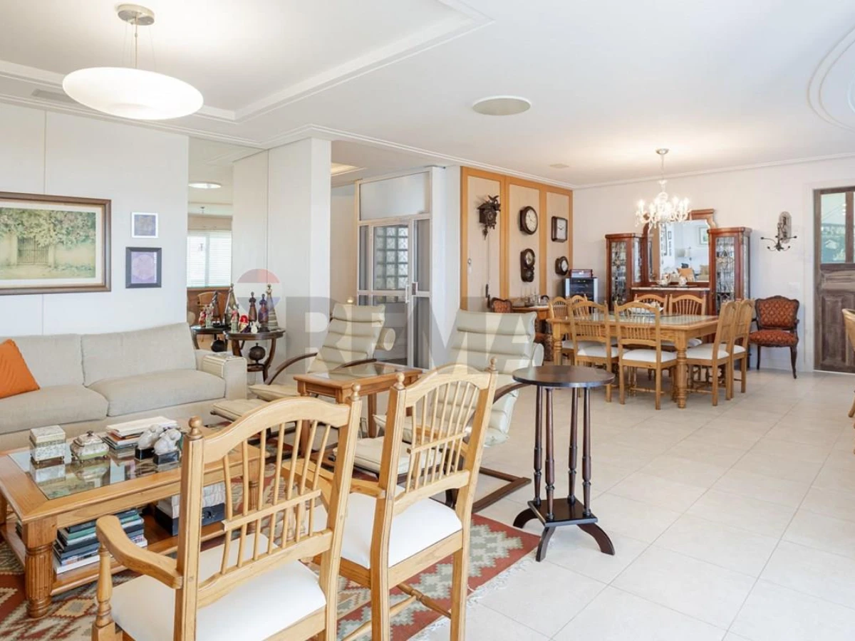 Casa Frente Mar em Cacupé, Florianópolis — 5 Suítes, 505 m²