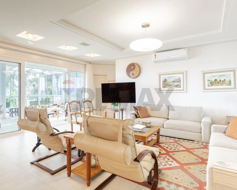 5-Suite Beachfront House in Cacupé, Florianópolis — 505 sqm — Cacupé