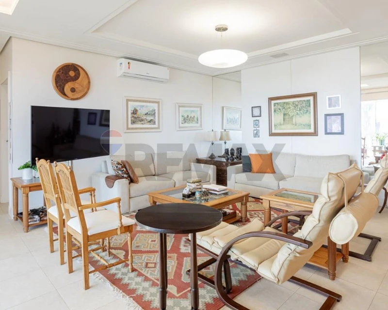 5-Suite Beachfront House in Cacupé, Florianópolis — 505 sqm — Cacupé