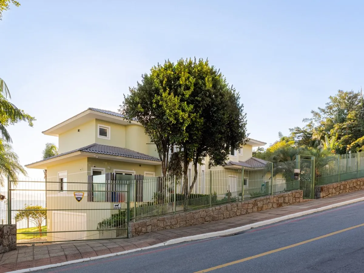Casa Frente Mar em Cacupé, Florianópolis — 5 Suítes, 505 m² — Cacupé