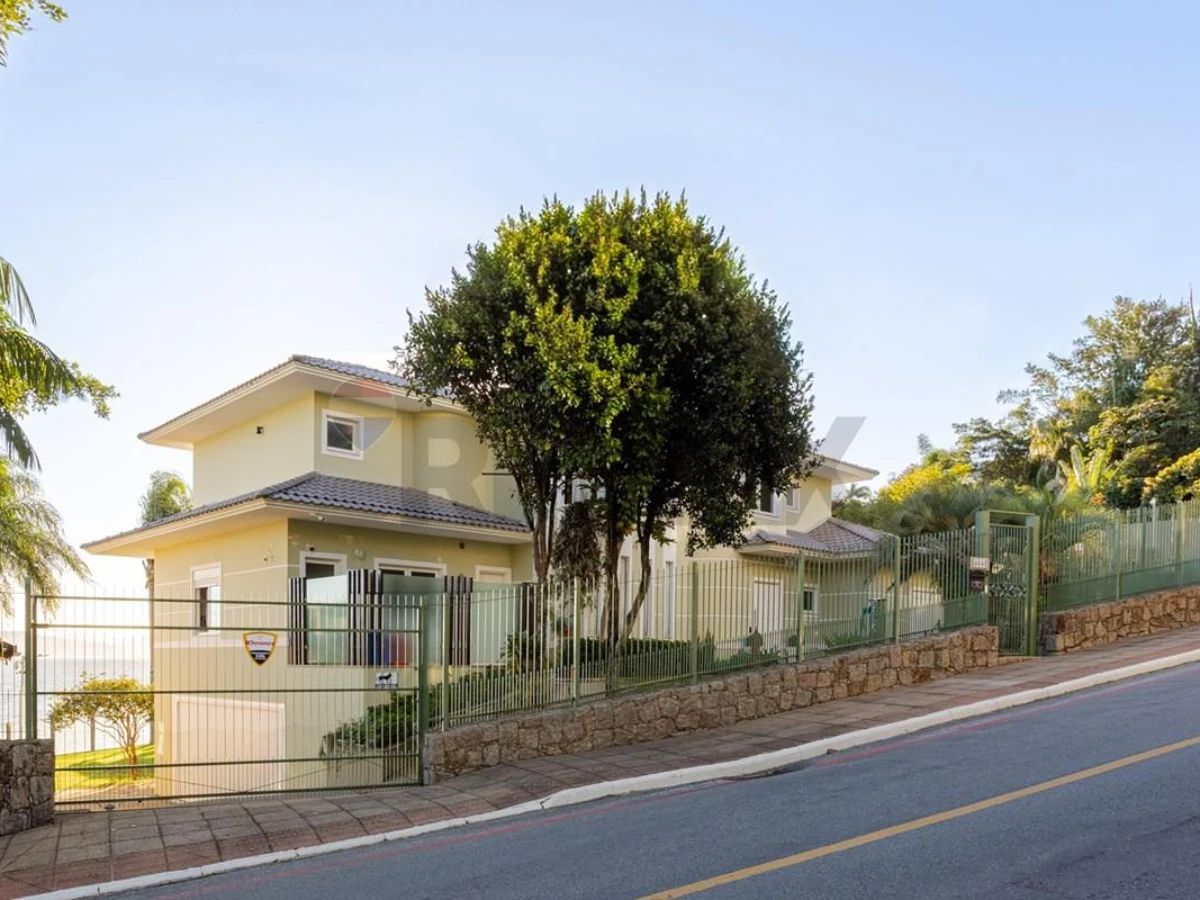 Casa Frente Mar em Cacupé, Florianópolis — 5 Suítes, 505 m²