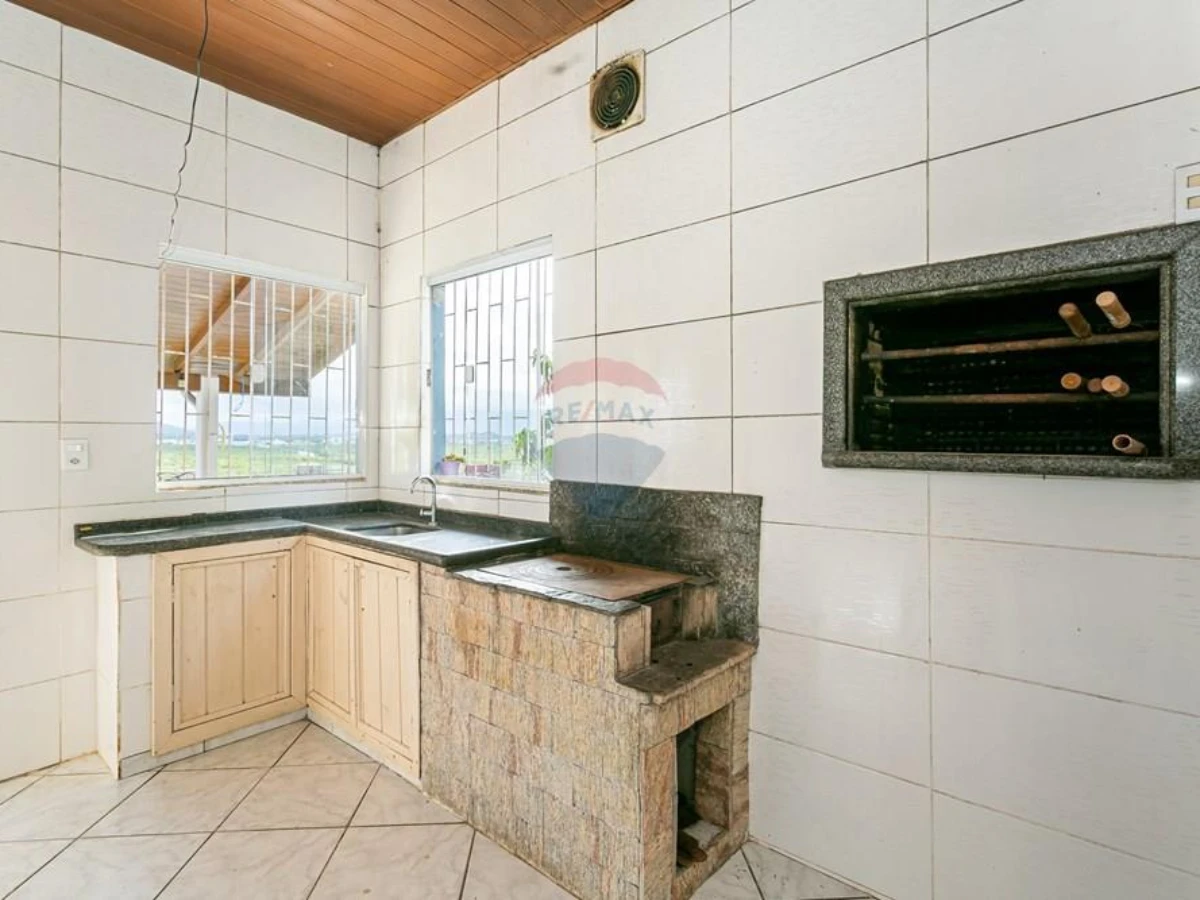 Casa 3 Dormitórios com Terreno de 3.200 m² — Costeira do Pirajubaé, Florianópolis