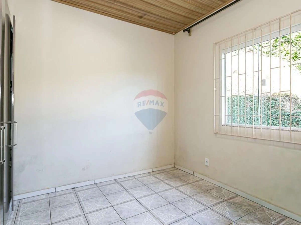 Casa 3 Dormitórios com Terreno de 3.200 m² — Costeira do Pirajubaé, Florianópolis