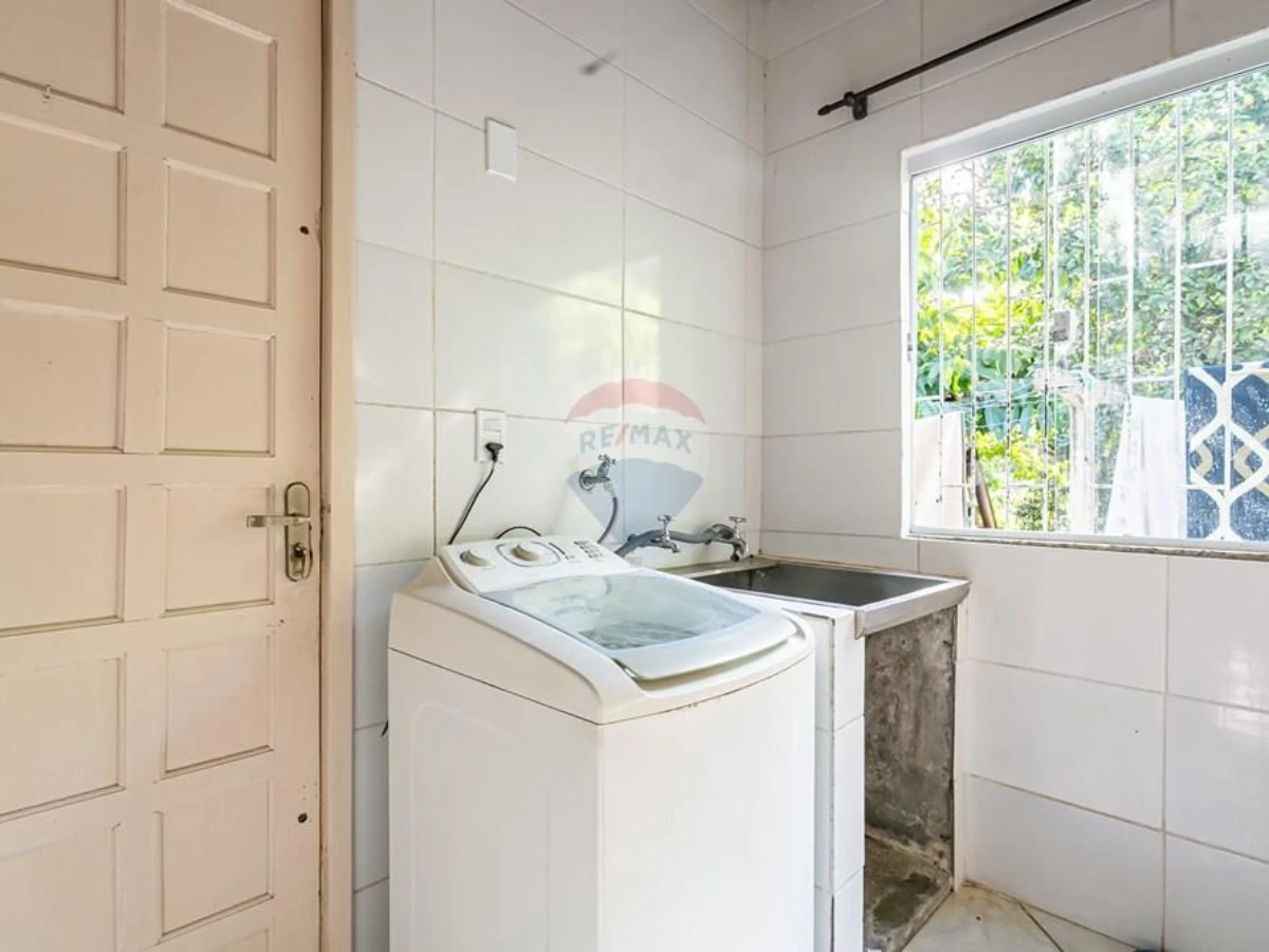 Casa 3 Dormitórios com Terreno de 3.200 m² — Costeira do Pirajubaé, Florianópolis