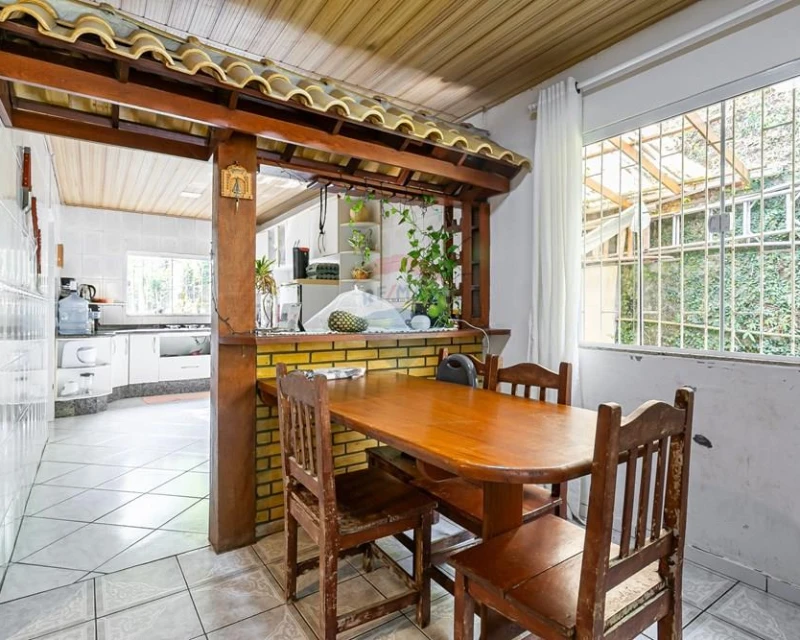 Casa 3 Dormitórios com Terreno de 3.200 m² — Costeira do Pirajubaé, Florianópolis — Costeira do Pirajubaé