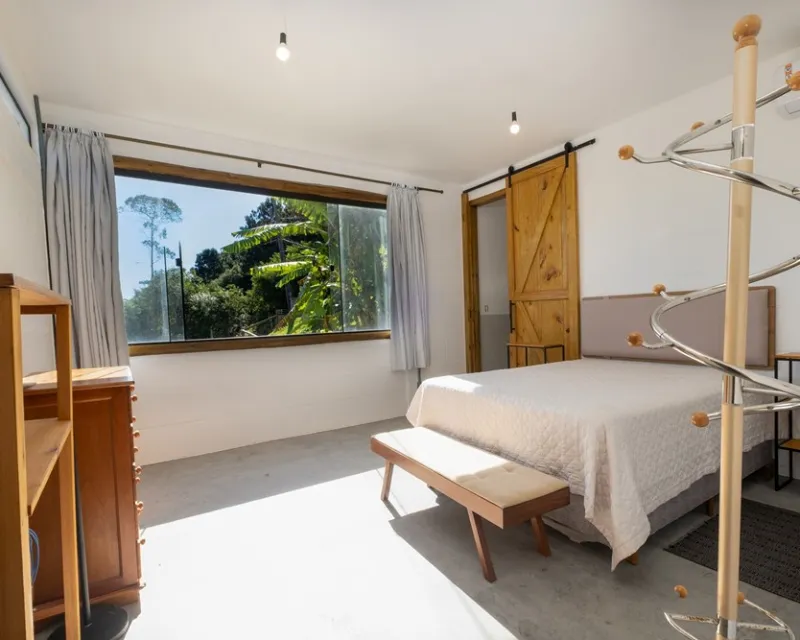 Casa 4 Dormitórios com Vista para as Montanhas à Venda em Santo Antônio de Lisboa — Santo Antônio de Lisboa