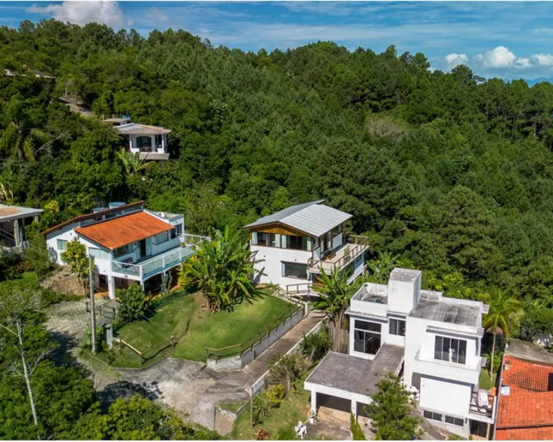 Casa 4 Dormitórios com Vista para as Montanhas à Venda em Santo Antônio de Lisboa — Santo Antônio de Lisboa