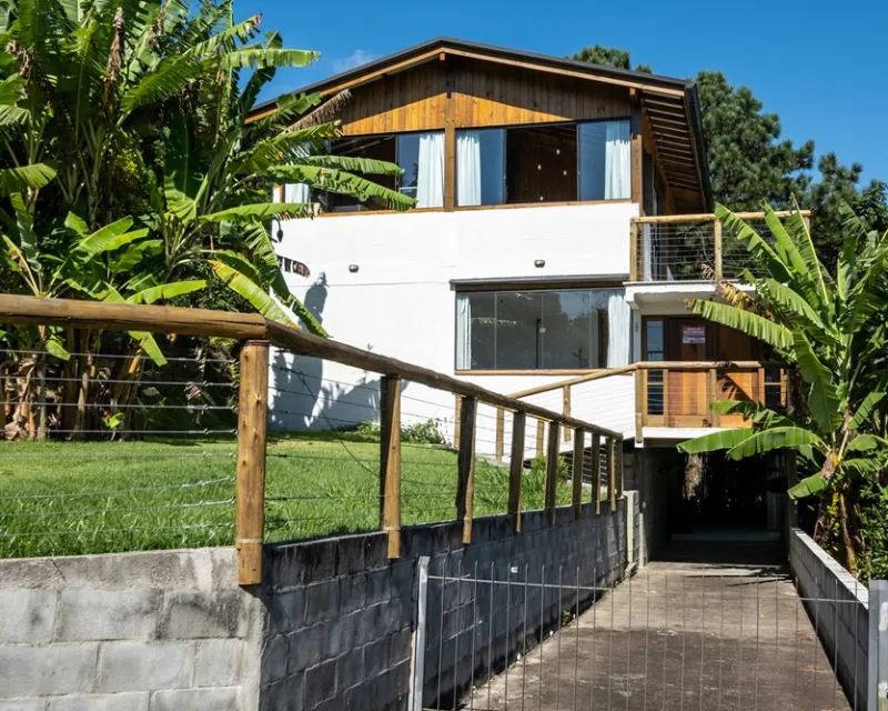 Casa 4 Dormitórios com Vista para as Montanhas à Venda em Santo Antônio de Lisboa — Santo Antônio de Lisboa