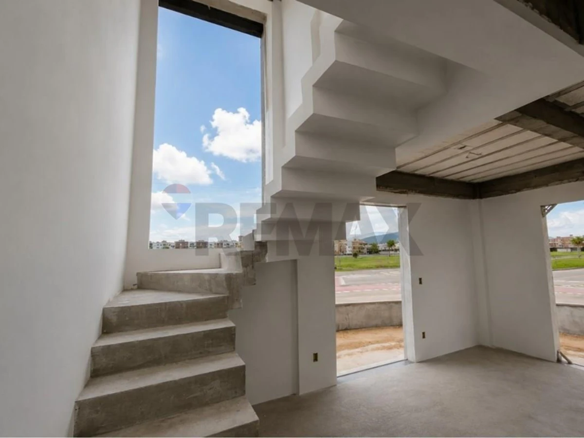 Casa 4 Suítes à Venda no Jardim Campeche, Florianópolis