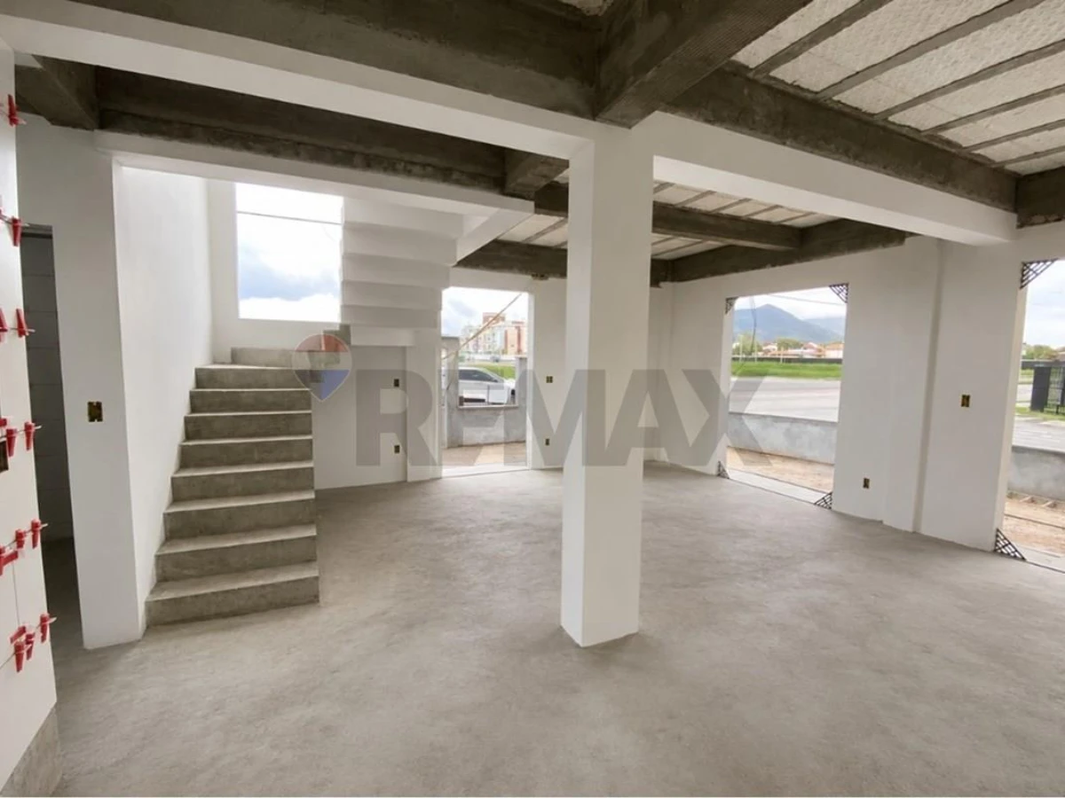 Casa 4 Suítes à Venda no Jardim Campeche, Florianópolis