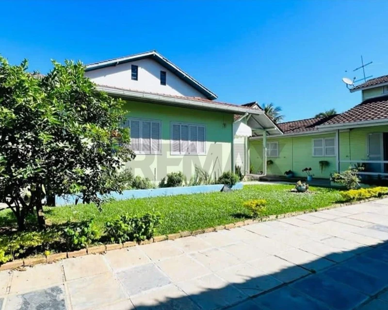 Casa à Venda no Campeche, Florianópolis — Terreno de 450 m² — Campeche