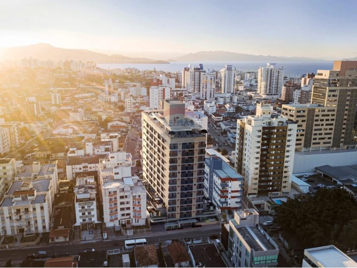 Apartamento 2 Suítes à Venda no Estreito, Florianópolis