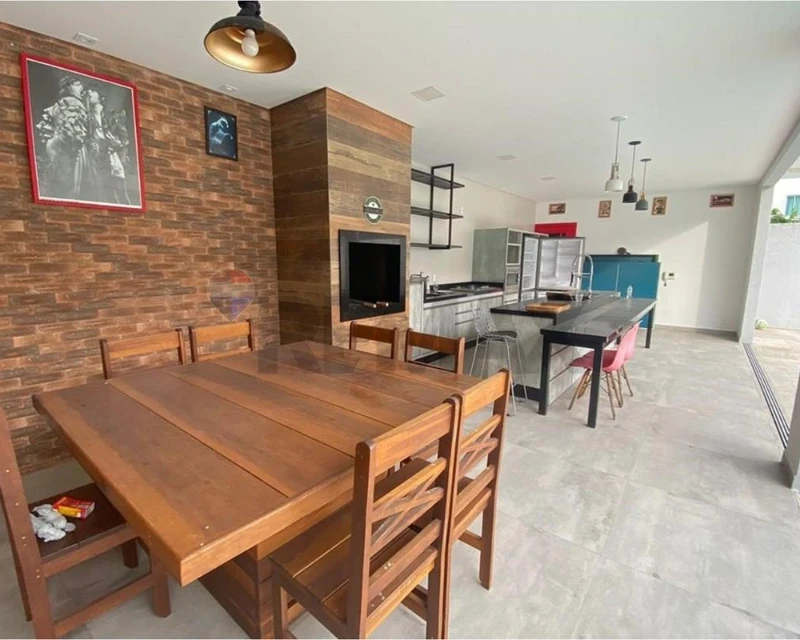 Casa 3 Dormitórios com Piscina à Venda em Ingleses, Florianópolis — Ingleses
