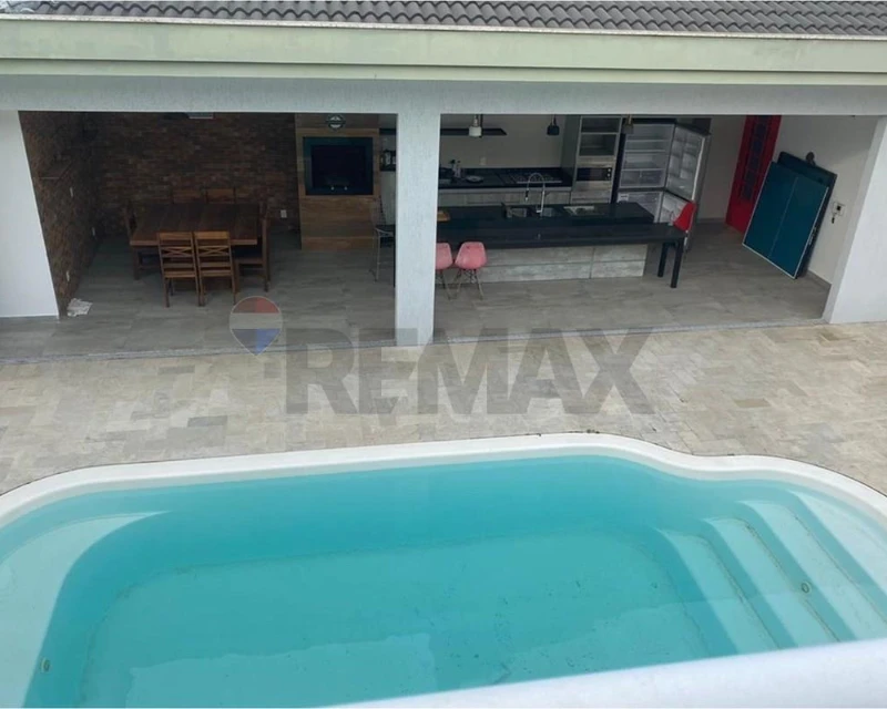 Casa 3 Dormitórios com Piscina à Venda em Ingleses, Florianópolis — Ingleses