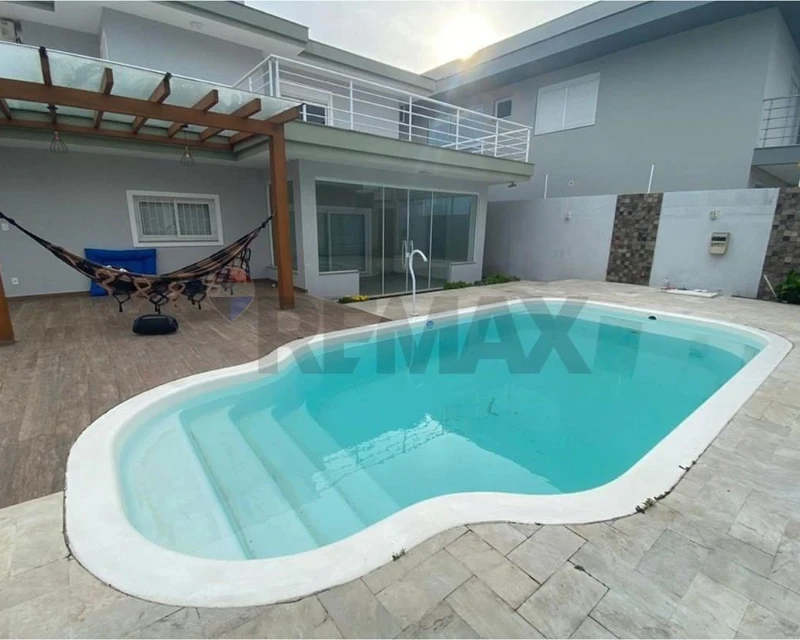 Casa 3 Dormitórios com Piscina à Venda em Ingleses, Florianópolis — Ingleses
