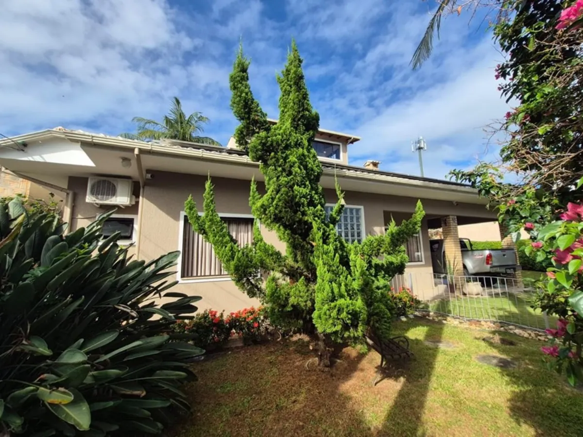 Casa 6 Quartos à Venda em Ingleses, Florianópolis — 539 m² — Ingleses
