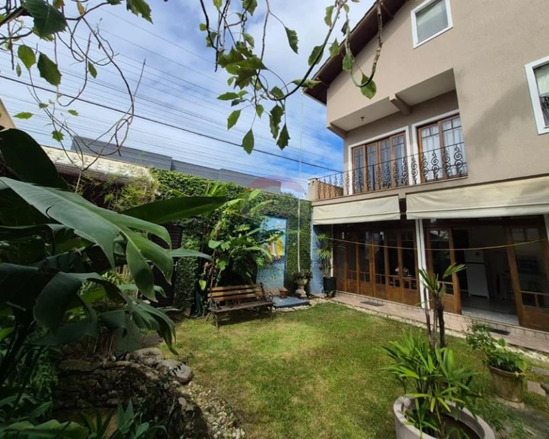 Casa 6 Quartos à Venda em Ingleses, Florianópolis — 539 m² — Ingleses