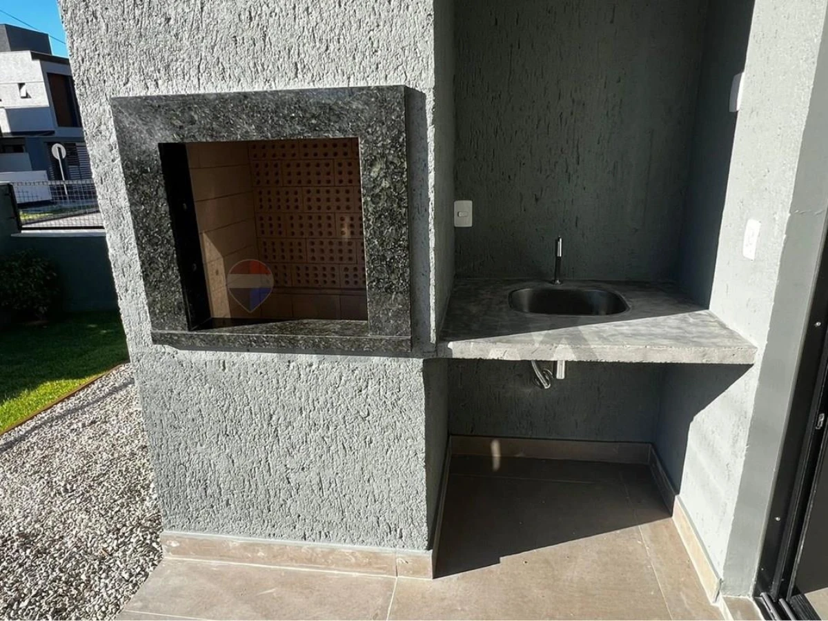 Casa 3 Dormitórios à Venda em Canasvieiras, Florianópolis — 165 m²