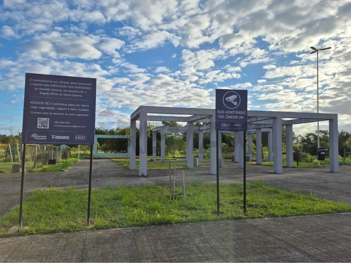 Casa 3 Dormitórios à Venda em Canasvieiras, Florianópolis — 117 m²