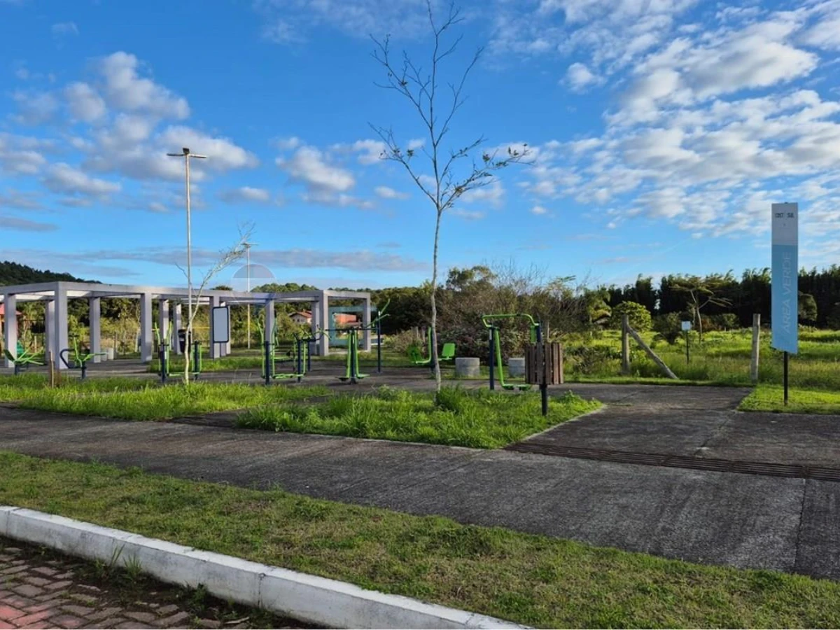 Casa 3 Dormitórios à Venda em Canasvieiras, Florianópolis — 117 m²
