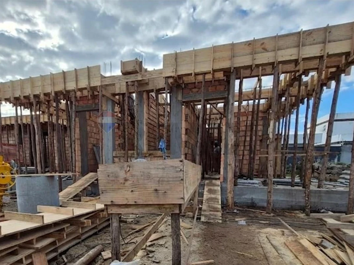 Casa 3 Dormitórios à Venda em Ingleses, Florianópolis — 131 m²