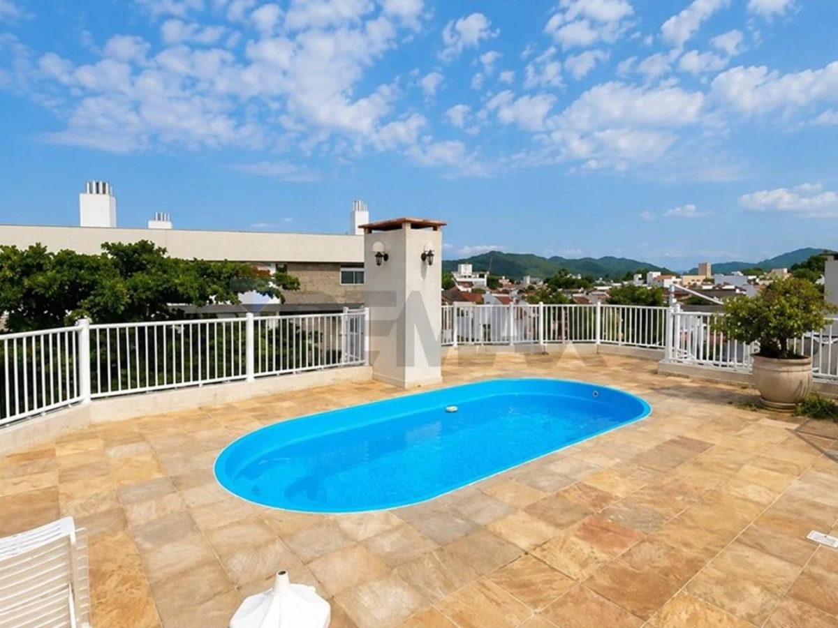 Cobertura 3 Quartos com Piscina Privativa — Canasvieiras, 30 m da Praia