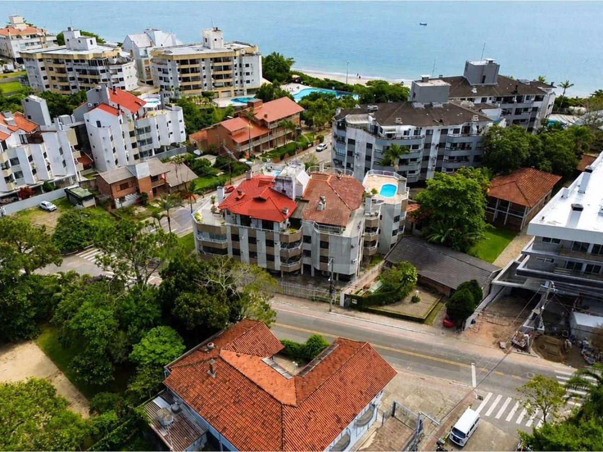 Cobertura 3 Quartos com Piscina Privativa — Canasvieiras, 30 m da Praia