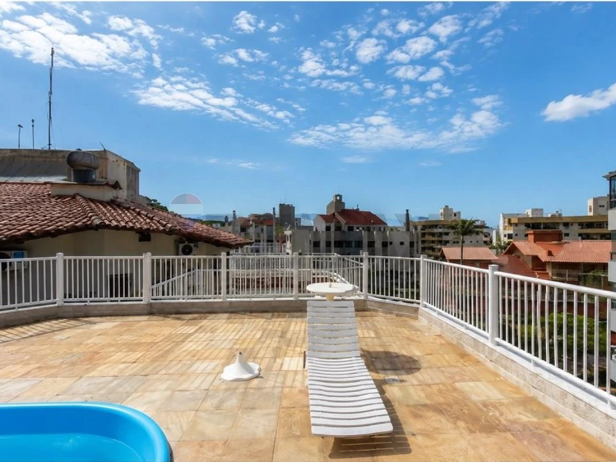 Cobertura 3 Quartos com Piscina Privativa — Canasvieiras, 30 m da Praia