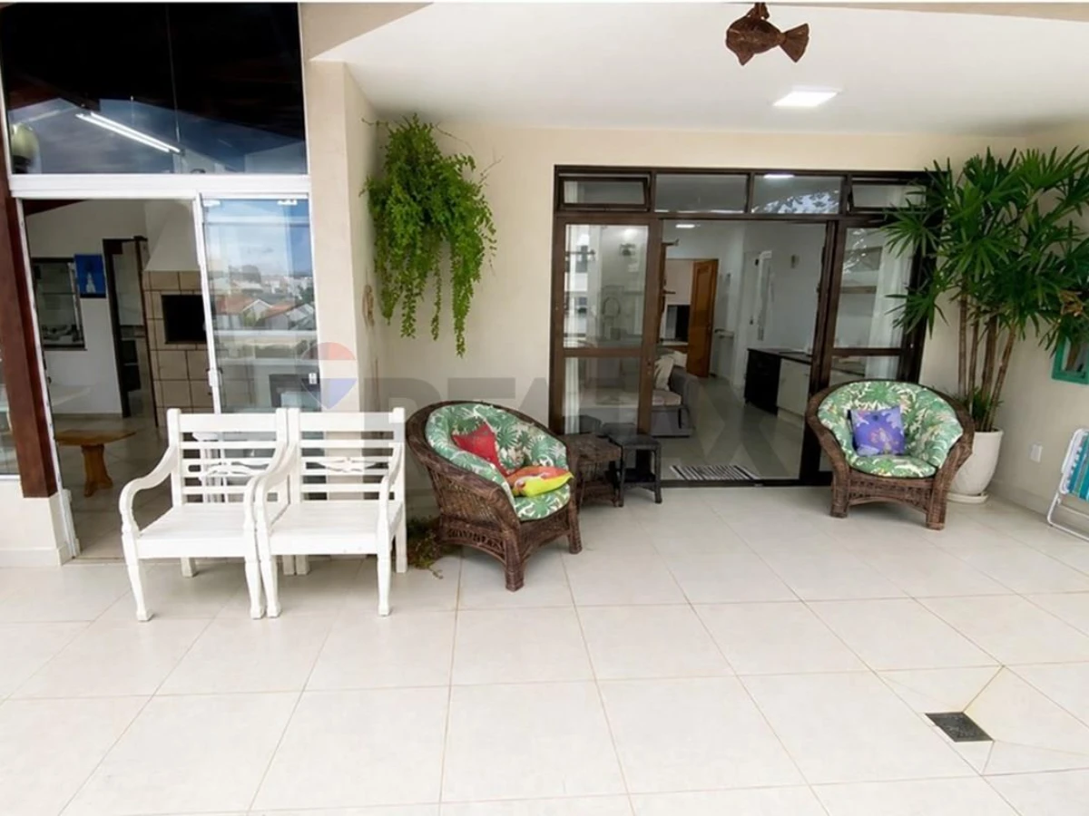 Cobertura 3 Quartos com Piscina Privativa — Canasvieiras, 30 m da Praia