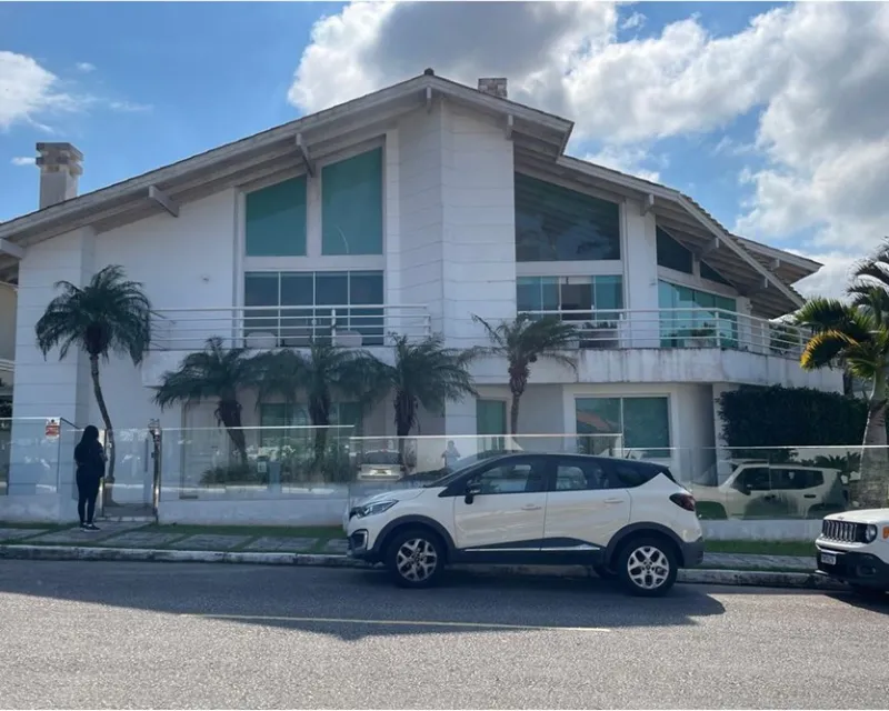 Casa 7 Dormitórios à Venda na Lagoa da Conceição, Florianópolis — Lagoa da Conceição