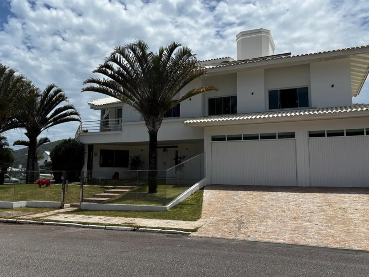 Casa 7 Dormitórios à Venda na Lagoa da Conceição, Florianópolis — Lagoa da Conceição