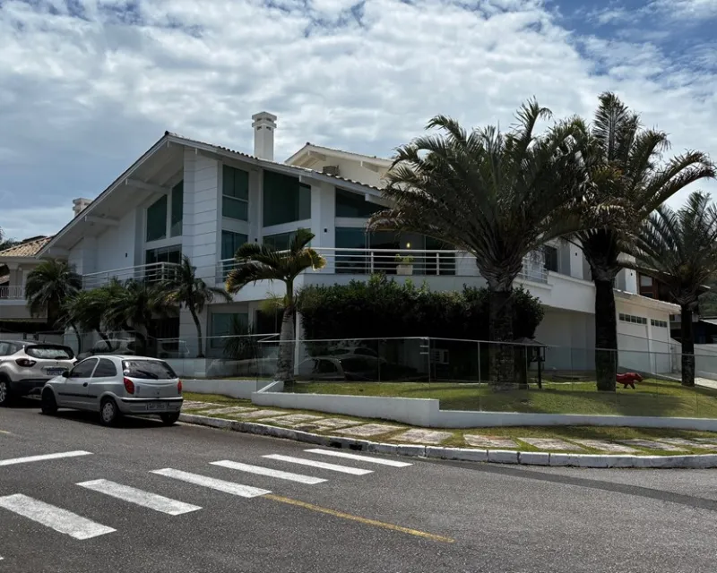 Casa 7 Dormitórios à Venda na Lagoa da Conceição, Florianópolis — Lagoa da Conceição