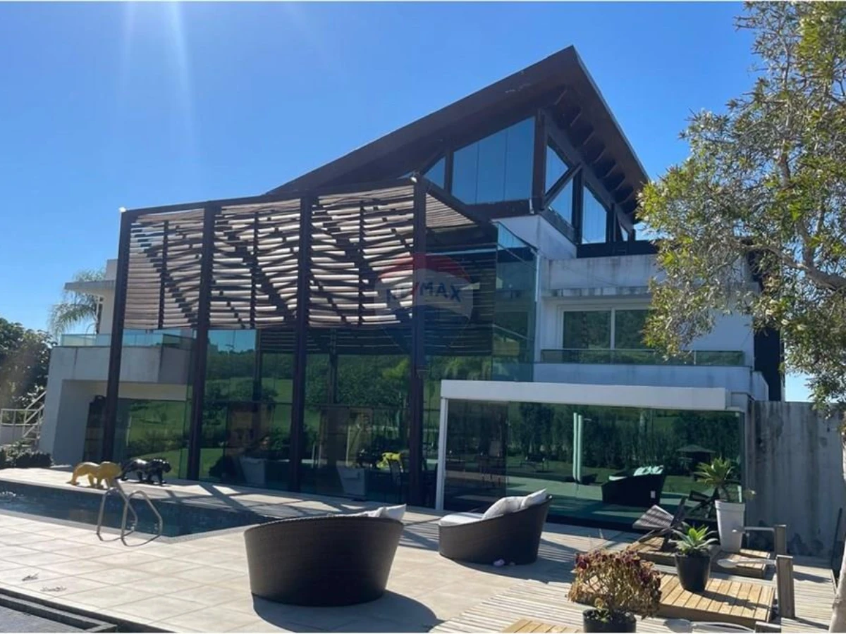 Casa 8 Dormitórios à Venda — Costão Golf Ville, Ingleses