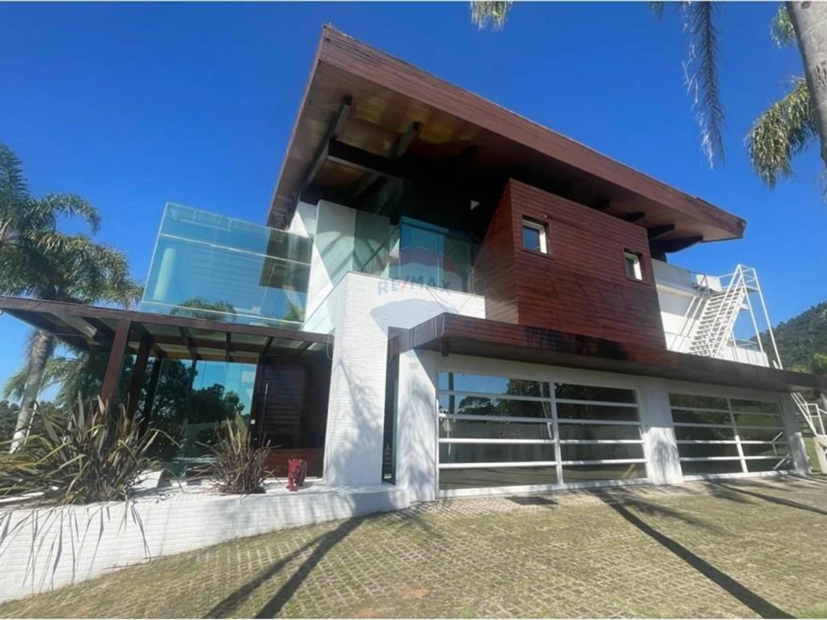 Casa 8 Dormitórios à Venda — Costão Golf Ville, Ingleses