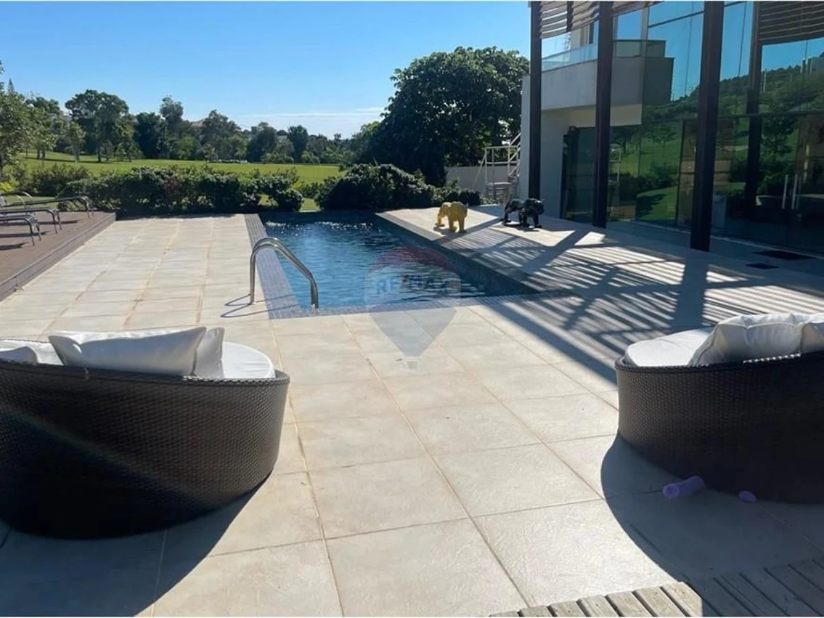 Casa 8 Dormitórios à Venda — Costão Golf Ville, Ingleses