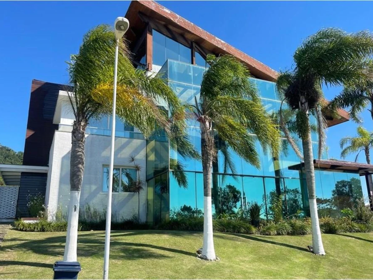 Casa 8 Dormitórios à Venda — Costão Golf Ville, Ingleses