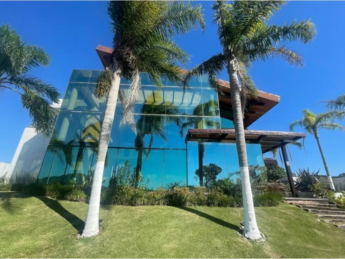 Casa 8 Dormitórios à Venda no Costão Golf Ville, Ingleses — Ingleses