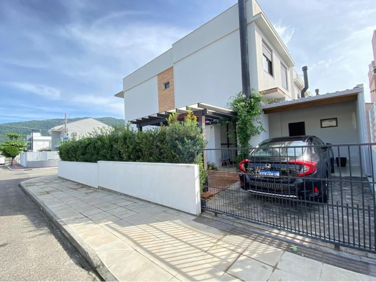 Casa 3 Quartos à Venda no Rio Vermelho, Florianópolis