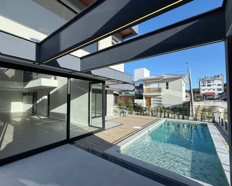 Casa 4 Suites en Condominio Cerrado — 100 m de Praia dos Ingleses — Ingleses