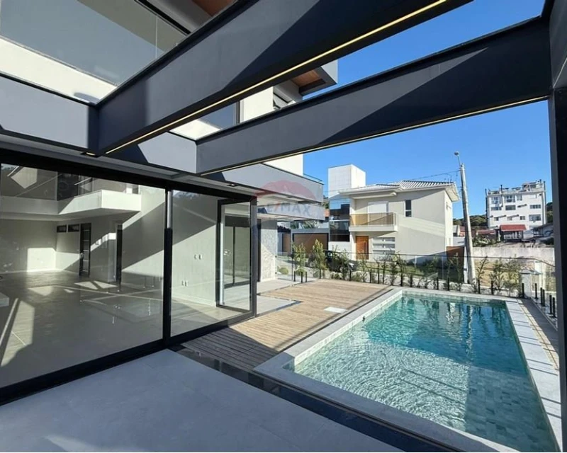 4-Suite House in Gated Community — 100 m from Praia dos Ingleses — Ingleses